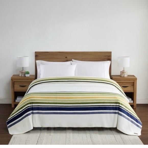 - Pendleton Plush Blanket queen size - Picture 2 of 7